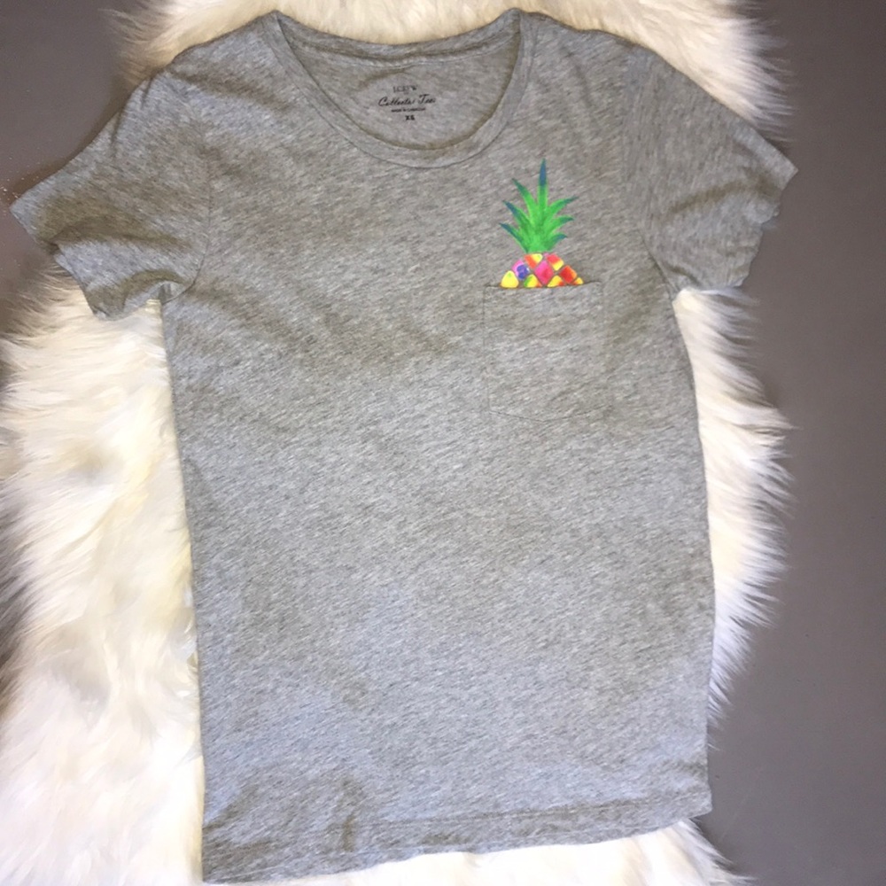🌺 J. Crew pineapple collector t-shirt 🌺
